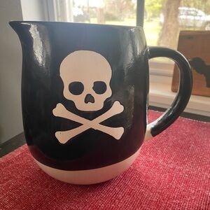 Skull and Crossbones Black Pitcher Creamy White Bones 64oz NWTS Spooky Hollow